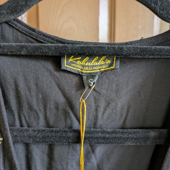 Kahulaleʻa Dress Hele, Embroidered Gold Lehua - Picture 5 of 6